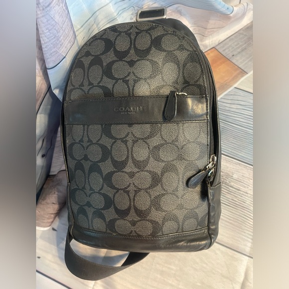 Coach Charles Pack in Signature Jacquard F54787 in GUC - Picture 2 of 11